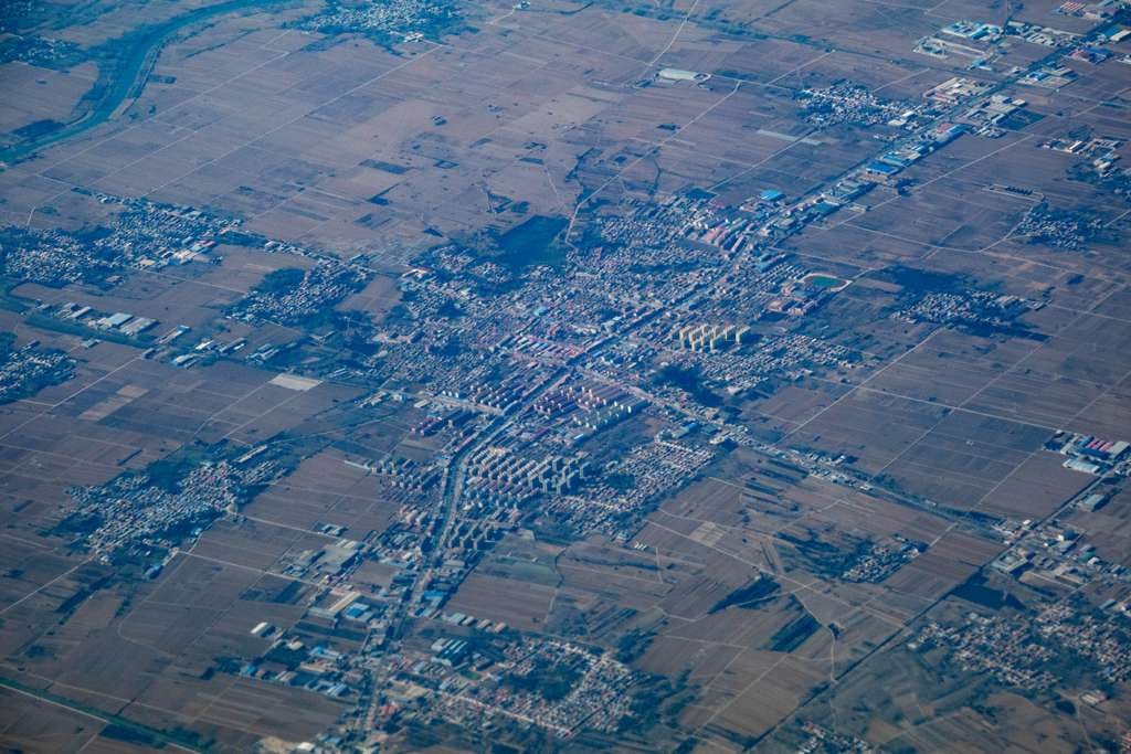 One Caffeinated Day in Botou: From Dawn Markets to Neon-Lit Alleys