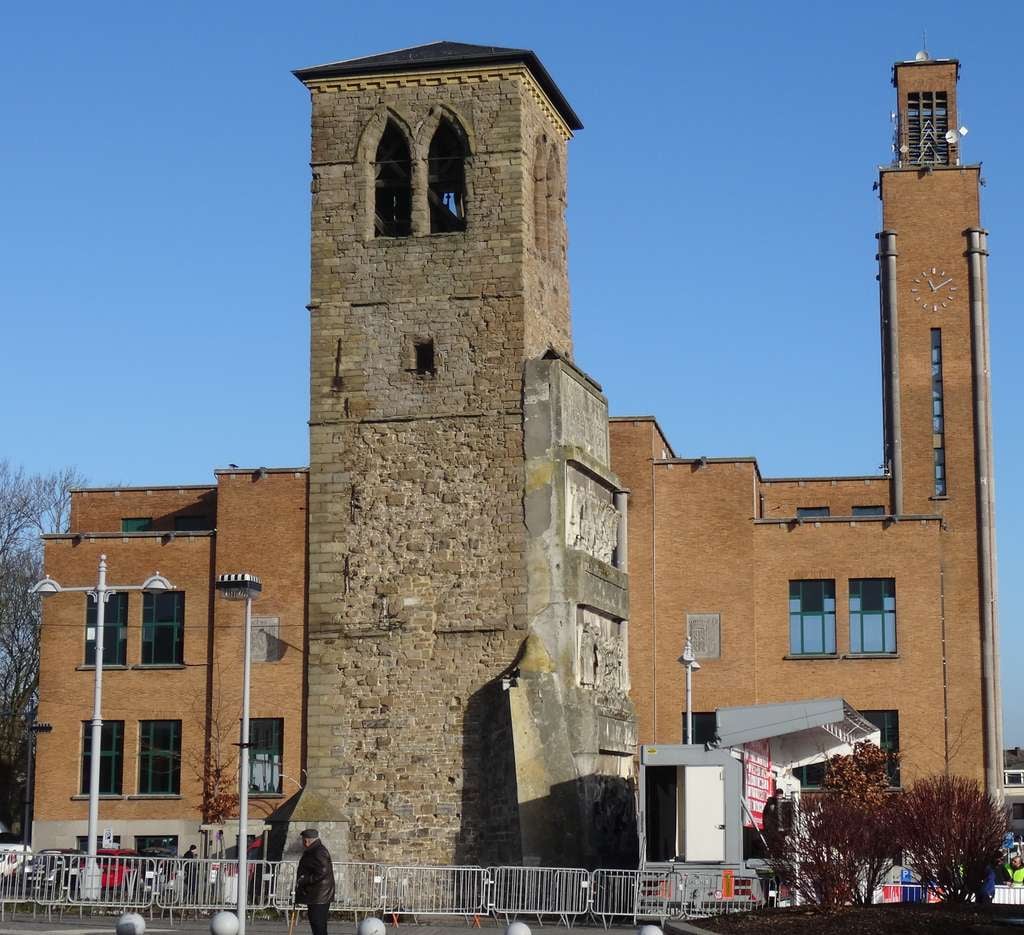 Industrial Chic and Avant-Garde Dreams: A Day in Quaregnon with Inna